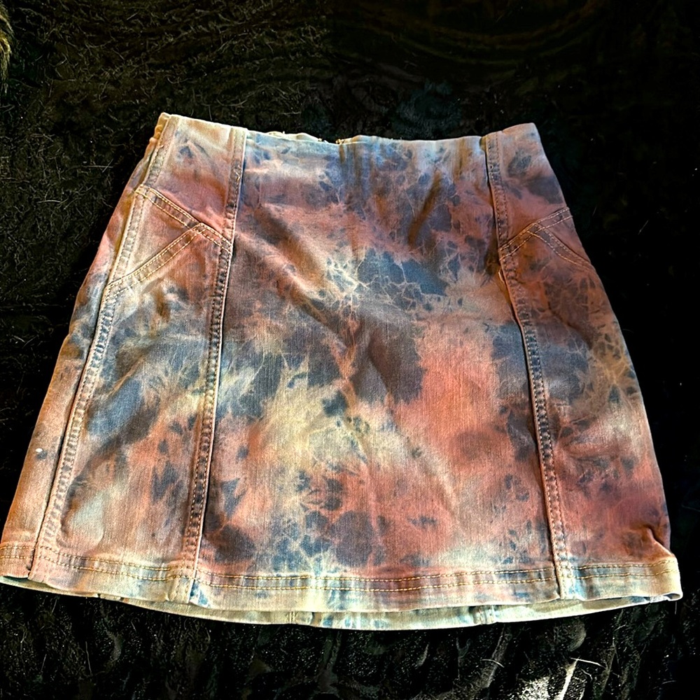 Multicolored, jean skirt.